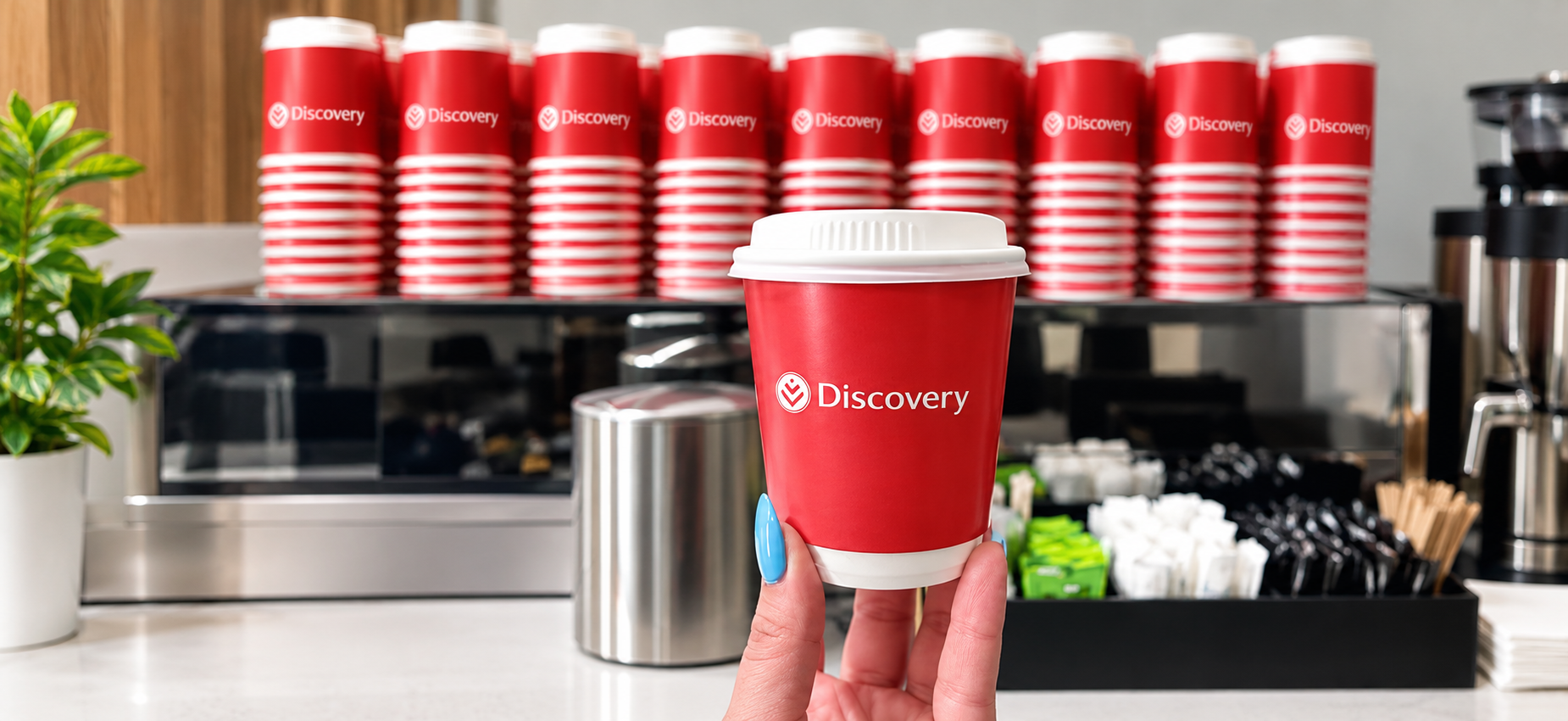 Discovery-Coffee-Cup-at-the-Cafe-Counter
